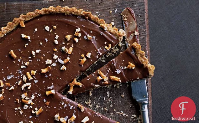Crostata al cioccolato al latte con crosta di Pretzel