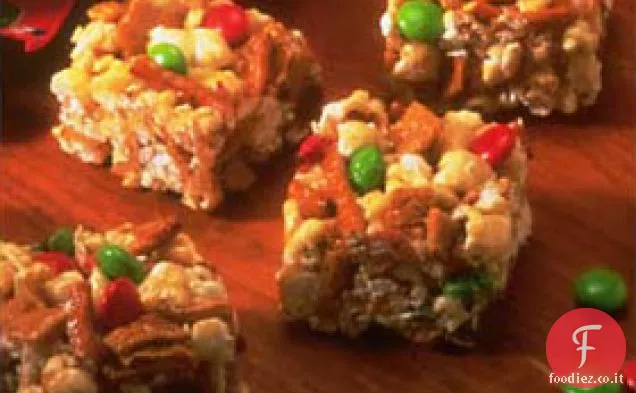 Quadrati di popcorn di caramelle gommose al caramello