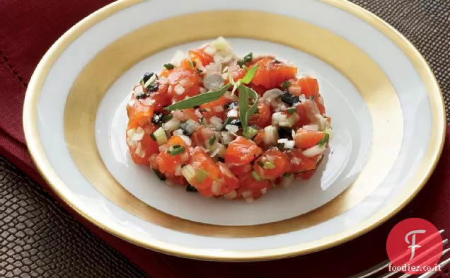 Tartare di Trota di Salmone con Caviale pressato e pomodori
