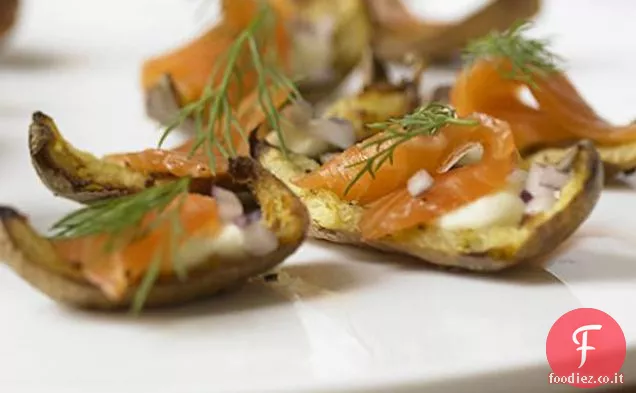 Bucce di patate con Trota affumicata e crema di rafano