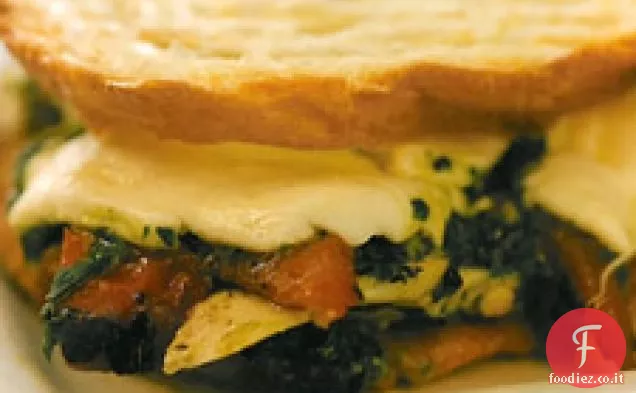 Petto di Pollo con Peperoni Arrostiti e Mozzarella Panini