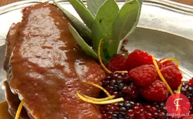 Petto d'anatra con salsa di frutti di bosco