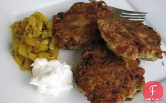 Anatra grasso fritto Latkes con mela limone Chutney