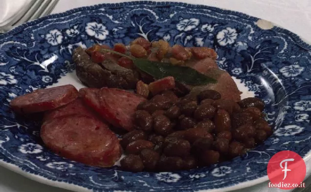Fagioli al forno con petti di anatra nera e salsicce di Linguiça