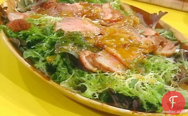 Insalata di anatra croccante con vinaigrette all'arancia amara