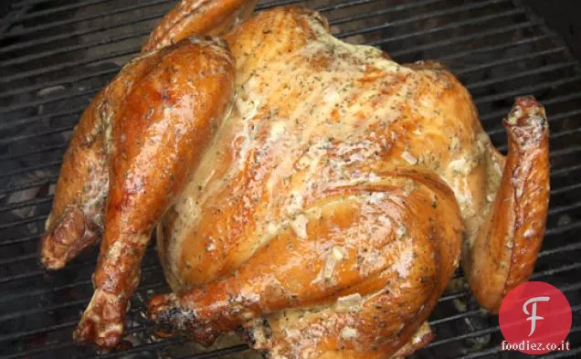 Spatchcocked Tacchino alla griglia con salvia burro imbastita