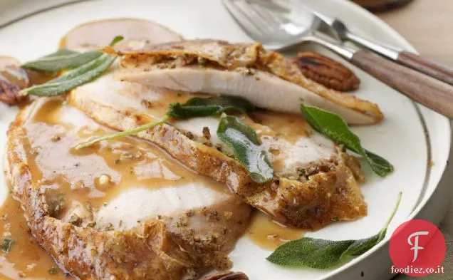 Tacchino arrosto con salvia fritta e noci pecan