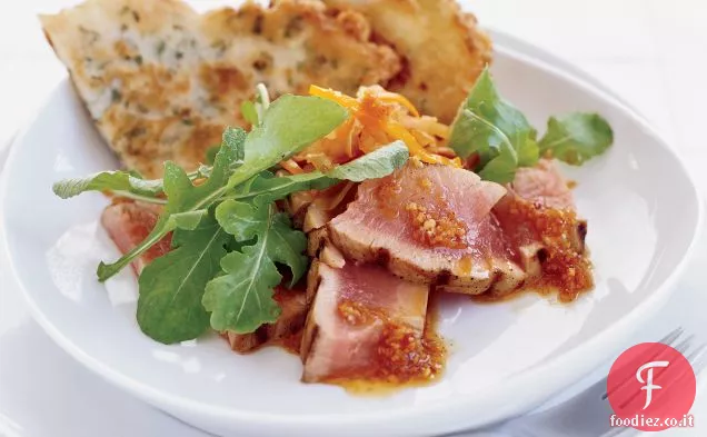 Tonno scottato con Kimchi e frittelle di scalogno