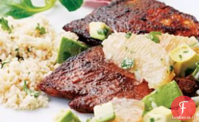 Tacchino speziato con salsa di avocado e pompelmo