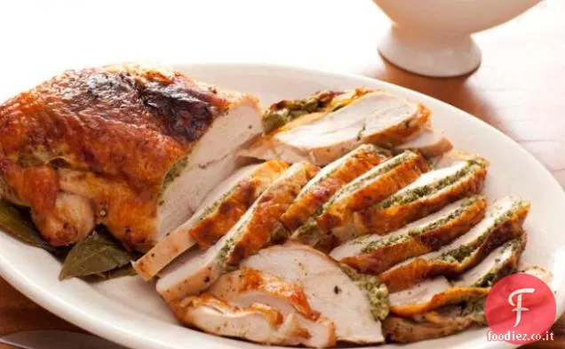 Petto di tacchino arrosto alle erbe con sugo di padella