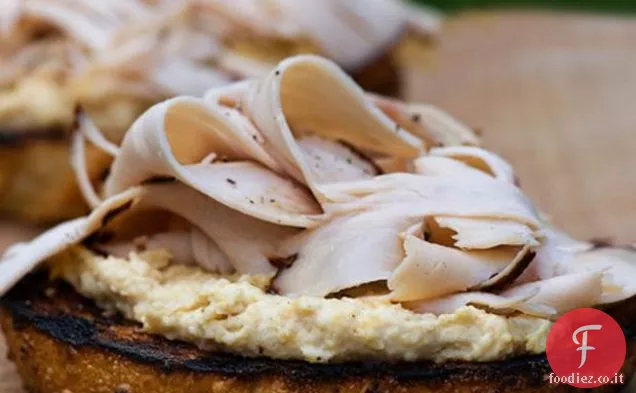 Panini di hummus di tacchino con miele di pepe nero