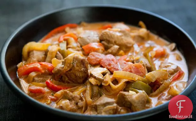 Stufato di tacchino con peperoni e funghi