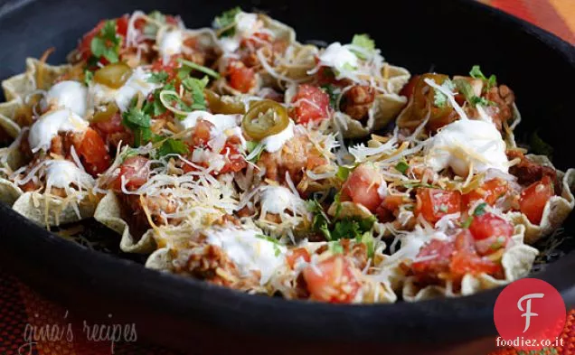 Magro caricato Nachos con tacchino, fagioli e formaggio