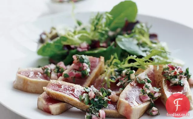 Tonno scottato con salsa Chimichurri e verdure