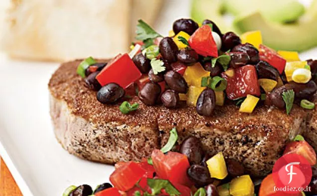 Tonno in crosta di coriandolo con salsa di fagioli neri