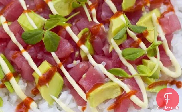 Chirashi di tonno piccante e avocado