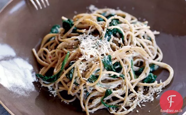 Spaghetti con Limone, Cile e spinaci cremosi