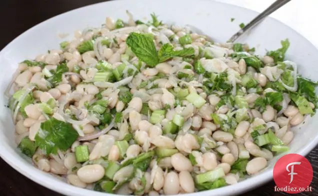 insalata di fagioli bianchi con sedano e menta (e talvolta tonno)
