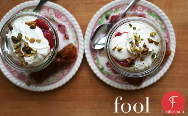 Sciocco al rabarbaro con Crema di Cardamomo e Pistacchi