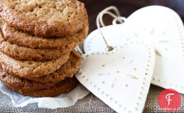 Biscotti fragili di arachidi salati