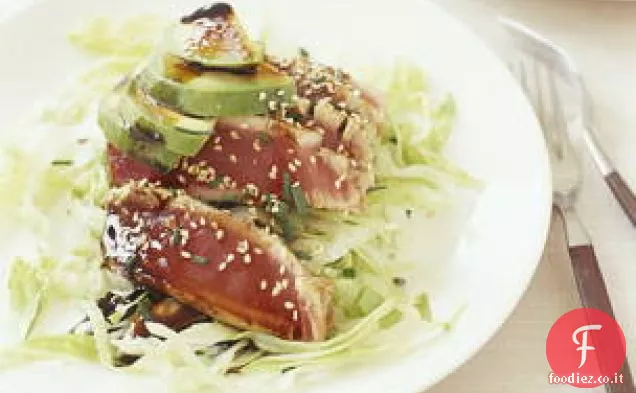 Tonno al sesamo a cinque spezie e avocado