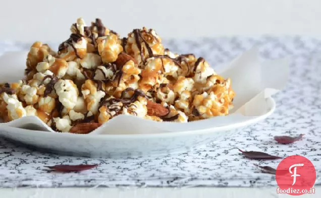 Burro Toffee Popcorn {con cioccolato fondente e noci salate}