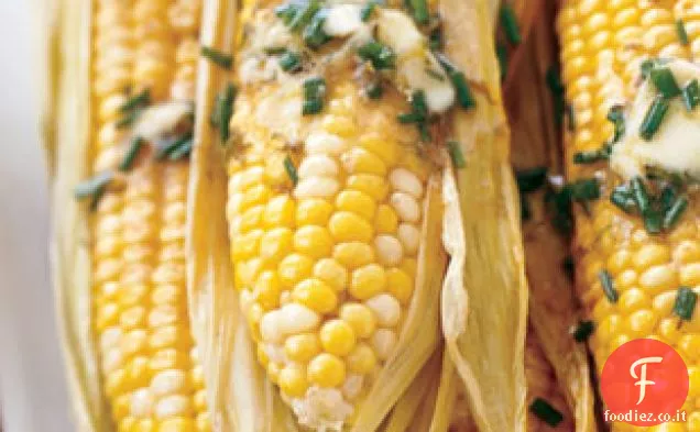 Pannocchia di mais con burro di lime e erba cipollina