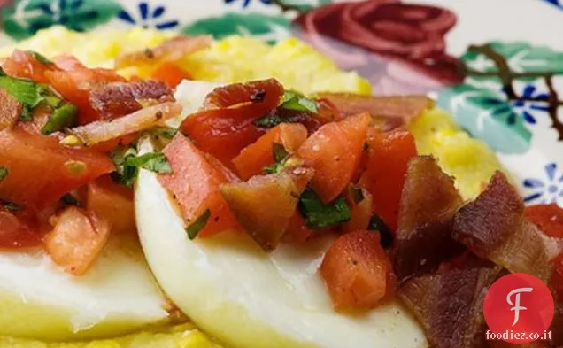 Uova in camicia Con Polenta e Salsa Fresca