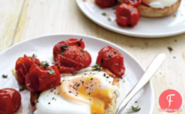 Uova in camicia con pomodori arrostiti