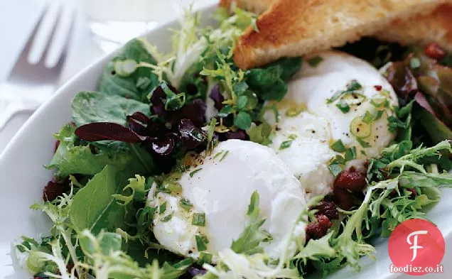 Uova in camicia con pancetta e Mesclun gettato