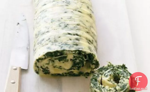Omelette arrotolata in stile familiare con spinaci e Cheddar