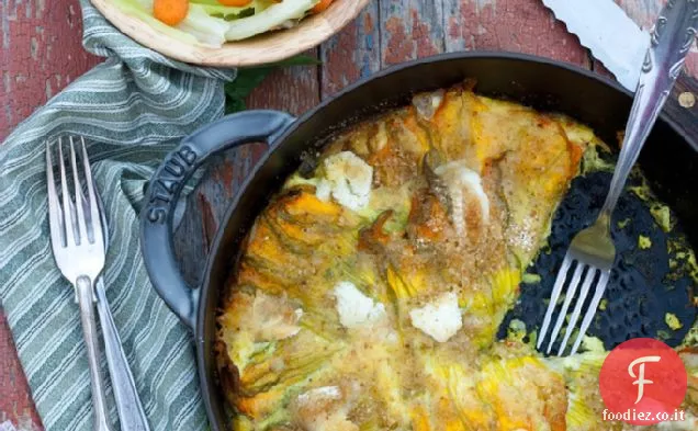 Fiori di zucca nudi e quiche di patate