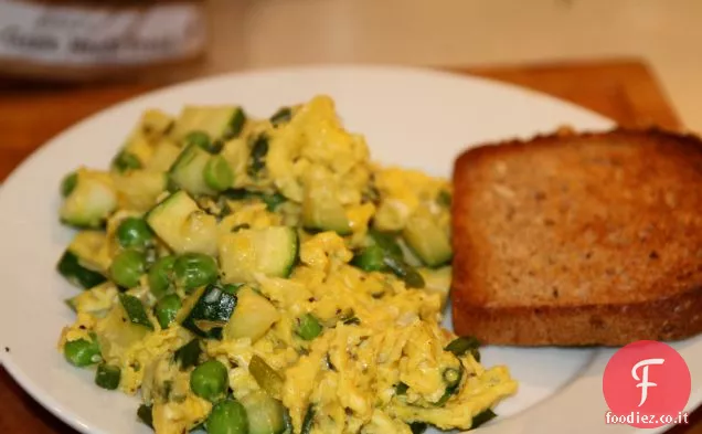 Uova W / Zucchine, piselli freschi, Aglio Scapes W / Toast