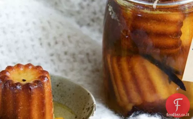 Panini brioche imbevuti di arancia e cardamomo