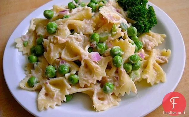 Insalata di pasta di tonno con piselli