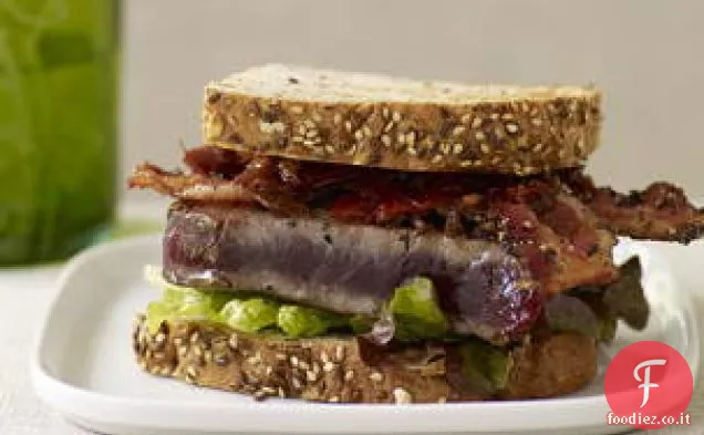 Panini Bltt (pancetta, lattuga, marmellata di pomodori e bistecca di tonno)