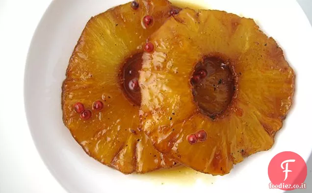 Ananas arrosto con grani di pepe rosa