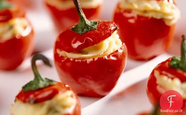 Antipasti di pepe di ciliegia ripieni di fuoco