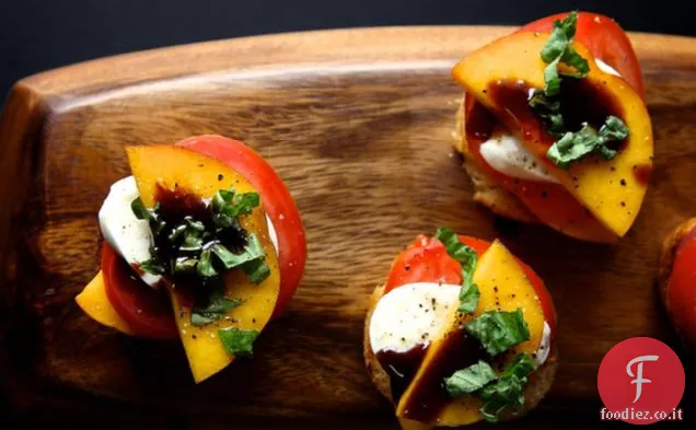 Crostini di Pesca Pomodoro e Mozzarella