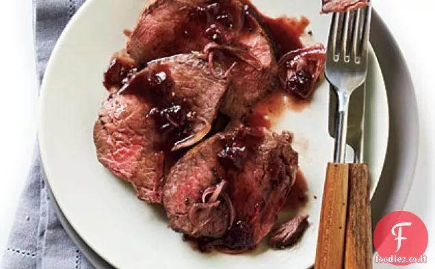 Filetto di manzo con salsa di pepe nero e ciliegia