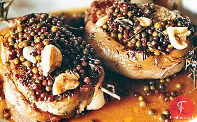 Braciole di maiale scottate in padella con salsa di pepe verde