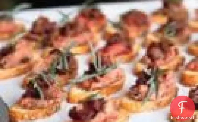 Filetto di manzo pepato Crostini con Cipolle caramellate