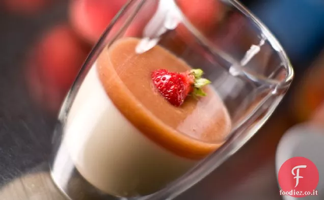 Panna Cotta allo Yogurt al Miele con Purea di Pesca Bianca
