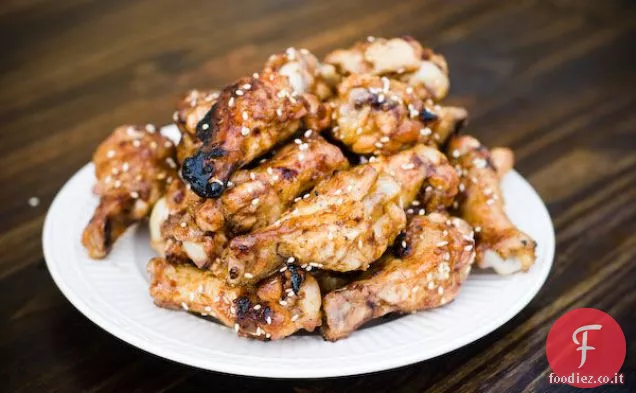 Ali di pollo glassate di soia e miele alla griglia