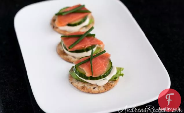 Sushi su un cracker con Tamari Ginger Dip