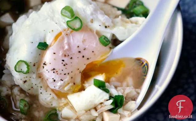 Zuppa di miso con riso e uovo in camicia