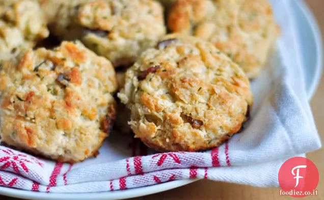 Biscotti con pancetta e formaggio cheddar