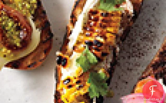 Crostini di mais alla griglia, Crema Mexicana e Coriandolo