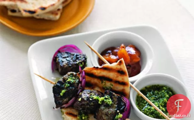 Spiedini di manzo in stile indiano con salsa di coriandolo