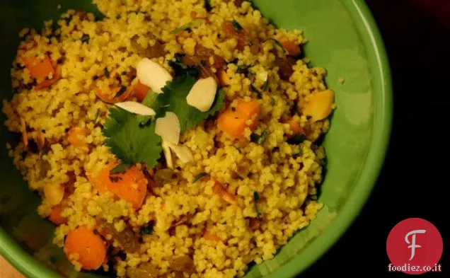 Insalata di couscous al limone con coriandolo, uvetta e mandorle